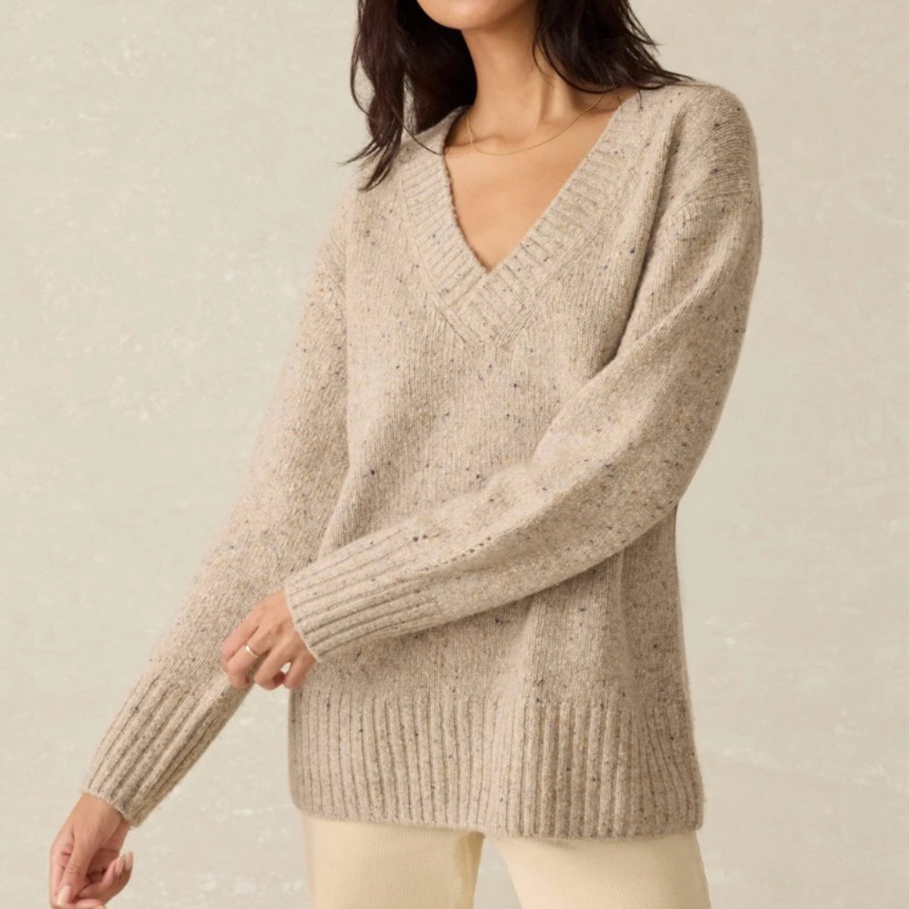 Faherty Women's Speckled V-Neck Sweater in Light Brown